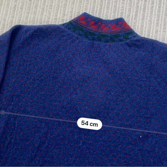 Vintage Avon Knit Pure Wool V-neck Knit Sweater | Size M - Picture 6 of 8